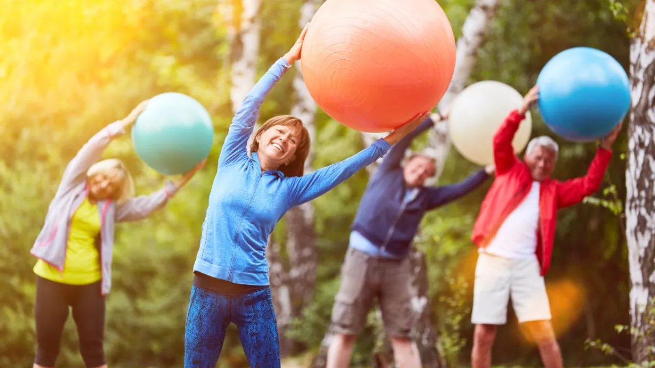 Building Strong Support Networks: Why Community Bonds Matter More Than Ever for Seniors